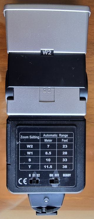 Cámara Nikon Coolpix 8400, más accesorios