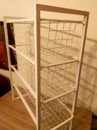 Cajonera metálica blanca con cajones deslizantes