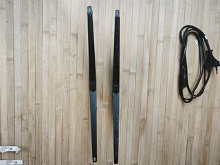 Mando y patas TCL 65T7B Google TV