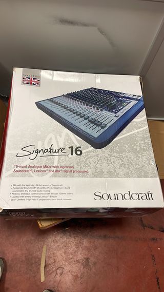Mesa de mezclas Soundcraft Signature 16