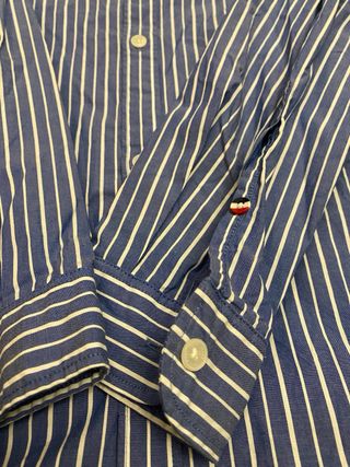 Camisa Tommy Jeans azul e branco riscas