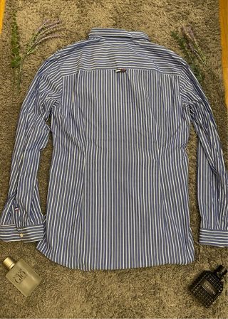 Camisa Tommy Jeans azul e branco riscas
