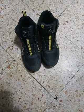 Bambas de seguridad negras y amarillas