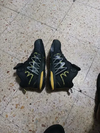 Bambas de seguridad negras y amarillas