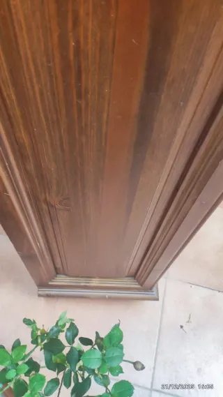 Vitrina de madera y cristal