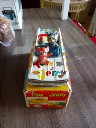 Coche Tom y Jerry antiguo