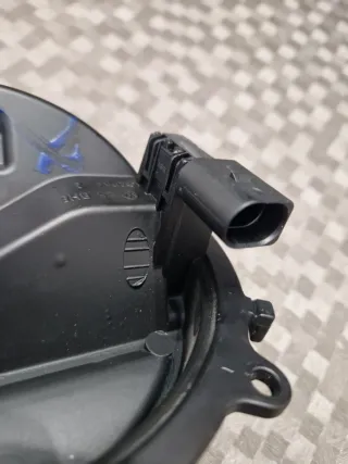 Tirador Maletero VW Golf V