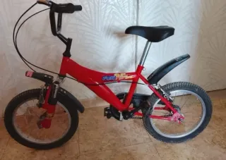 Bicicleta infantil roja