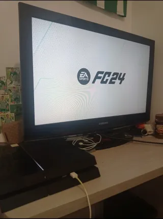 PS4 500GB Negra + fifa 22 +fifa 20