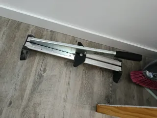 Guillotina para suelos vinílicos y laminados