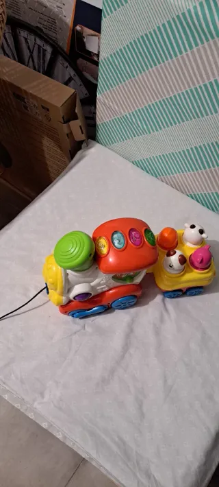 Tren de juguete musical con animales