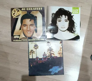 Lote 3 vinilos: Elvis, Luz, Eagles.