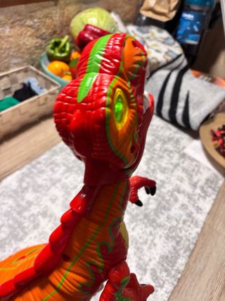 Dinosaurio con luz y sonido