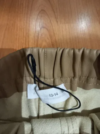 Pantalón polipiel niña beige