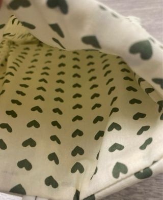 Funda para ebook con estampado de corazones