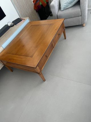 Mesa de centro de madera para salón