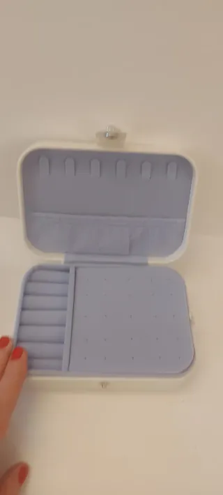 Portagioie bianco con chiusura perla