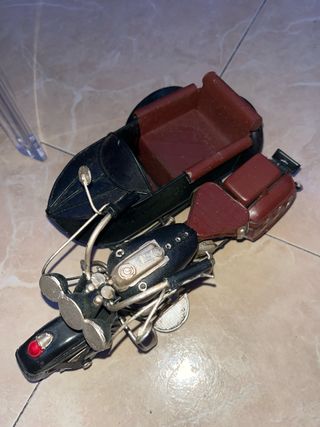 Motocicleta Clásica con Sidecar