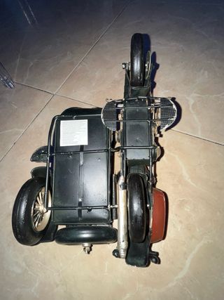 Motocicleta Clásica con Sidecar