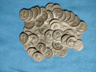 Pisapapeles antiguo monedas fundidas