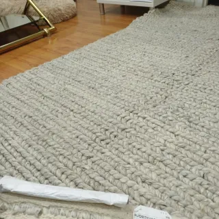 Alfombra de lana gruesa trenzada beige/gris