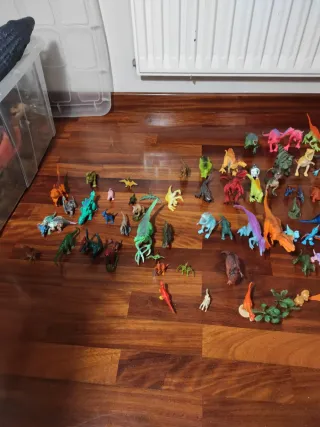 Lote de 100 dinosaurios de juguete