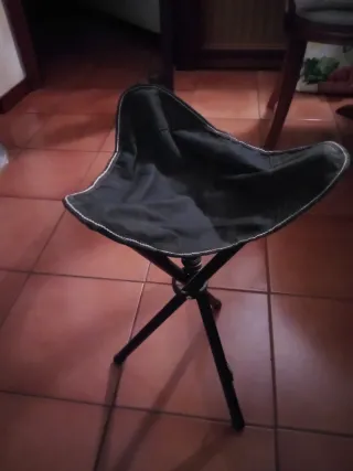 Silla plegable azul marino con bandolera