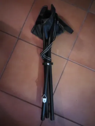 Silla plegable azul marino con bandolera