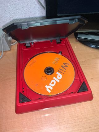 Nintendo Wii Mini + 4 juegos (sin mando)