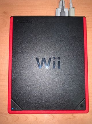 Nintendo Wii Mini + 4 juegos (sin mando)