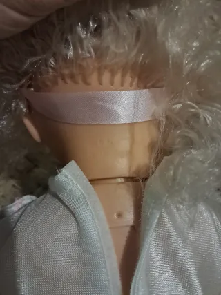 Muñeca antigua BB vestido blanco