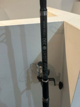 Caña y carrete de pesca