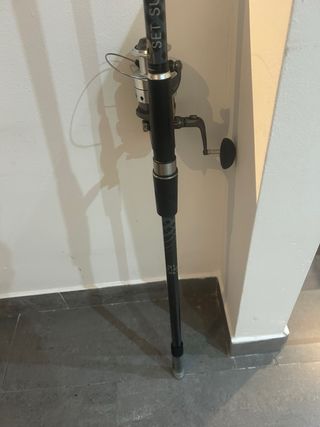 Caña y carrete de pesca