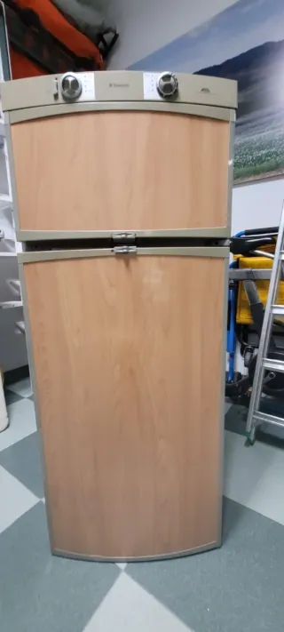 Nevera trivalente autocaravana