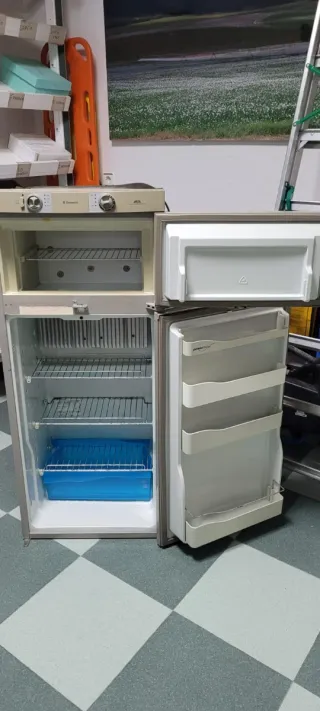 Nevera trivalente autocaravana