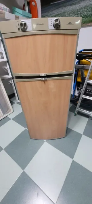 Nevera trivalente autocaravana