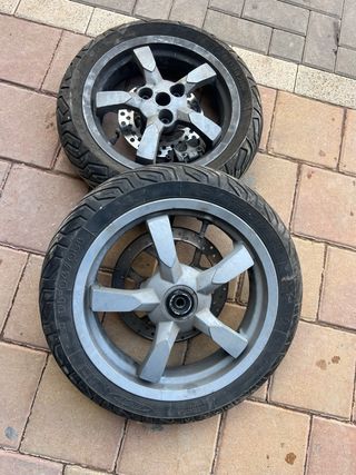 Rueda de moto con disco de freno