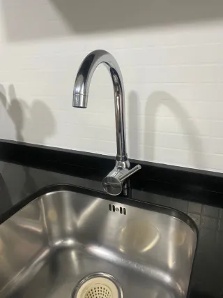 Grifo de cocina plateado