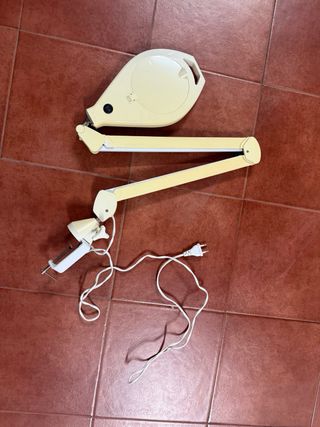 Lámpara lupa con brazo articulado