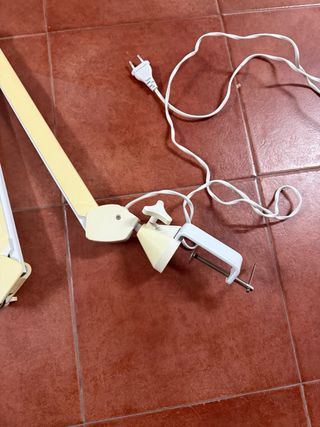 Lámpara lupa con brazo articulado