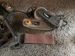 Lijadora de banda Titan 900W