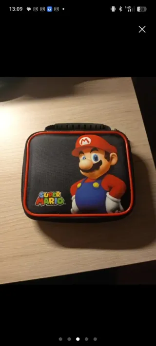 Nintendo 2DS Gris con funda Mario