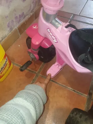 Triciclo rosa para niña con arnés