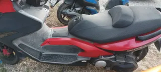 Moto Kymco 500cc Roja y Negra