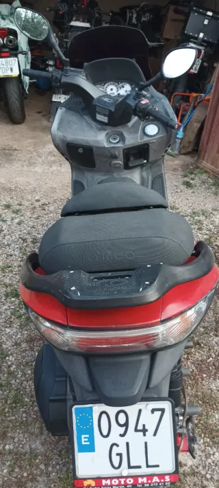 Moto Kymco 500cc Roja y Negra