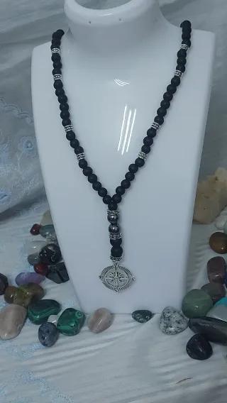 Collar Ágata Natural Negra con Brújula