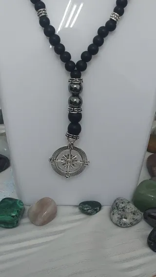 Collar Ágata Natural Negra con Brújula