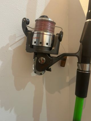 Caña de pescar con carrete