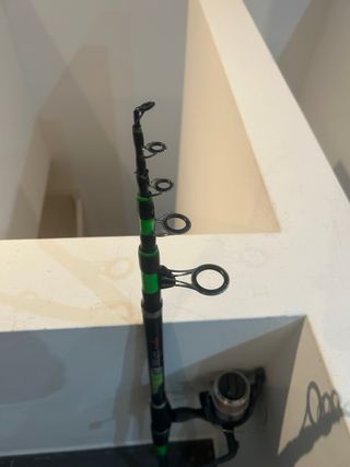 Caña de pescar con carrete