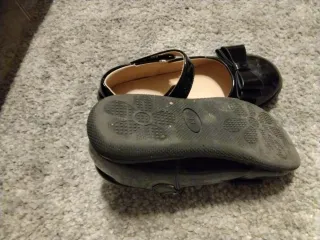 Zapatillas niña charol lazo